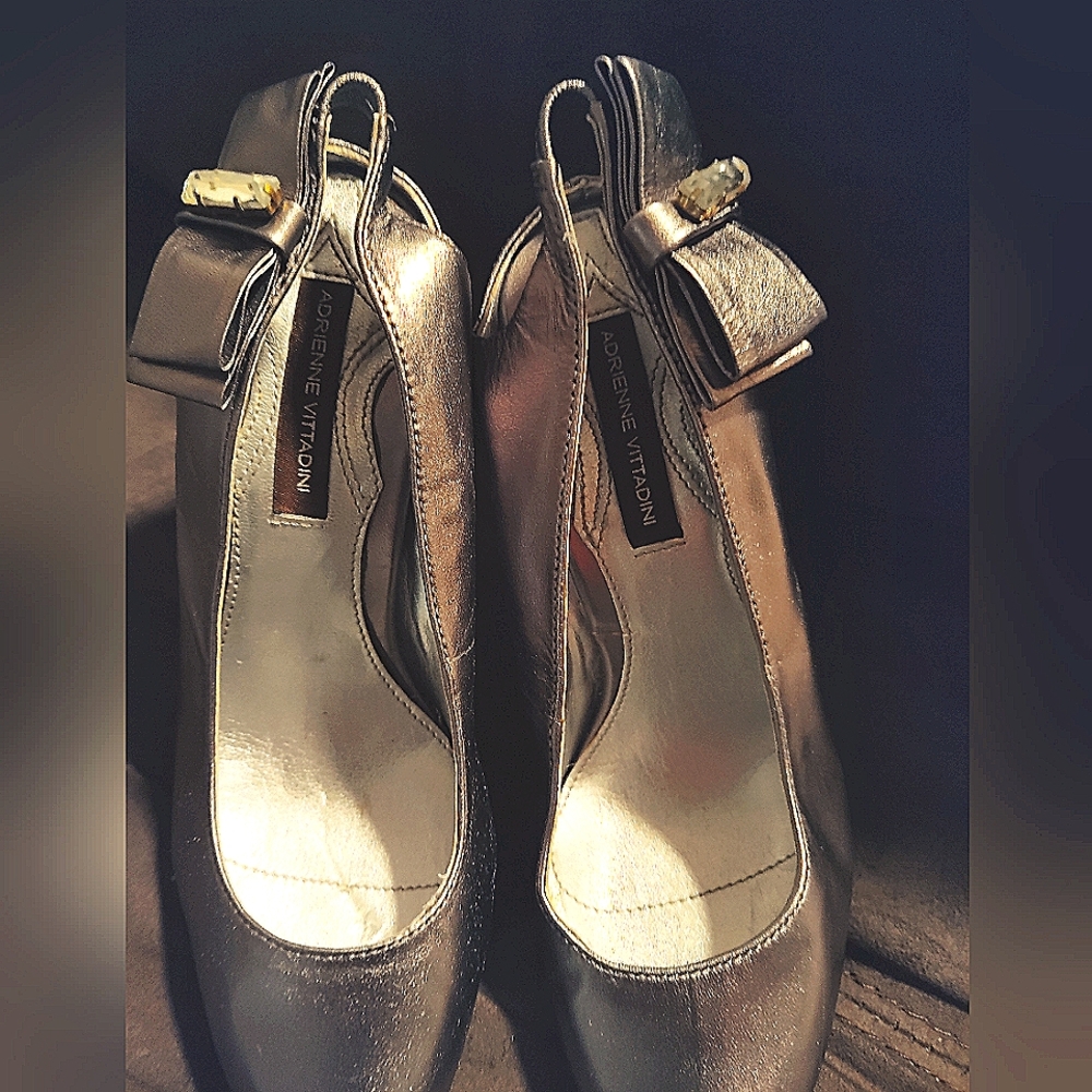 Adrienne Vittadini Italian Pumps embellished ankle strap, metalliac Bronze 6M